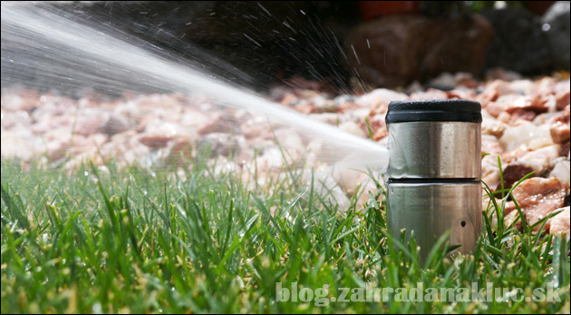 Majú postrekovače závlahy rovnakú spotrebu vody