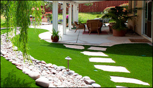 Trávnik ako súčasť záhradného priestoru